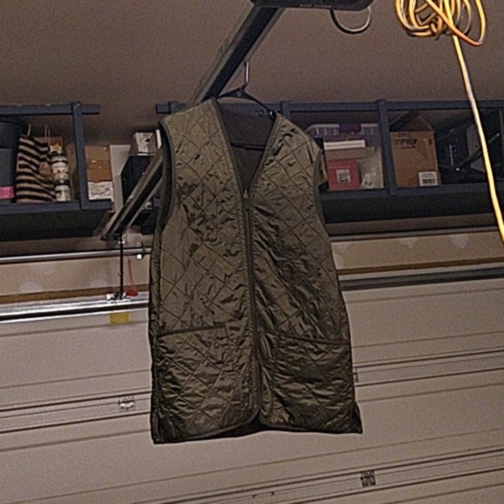 Men's XL Barbour waterproof reversible vest green